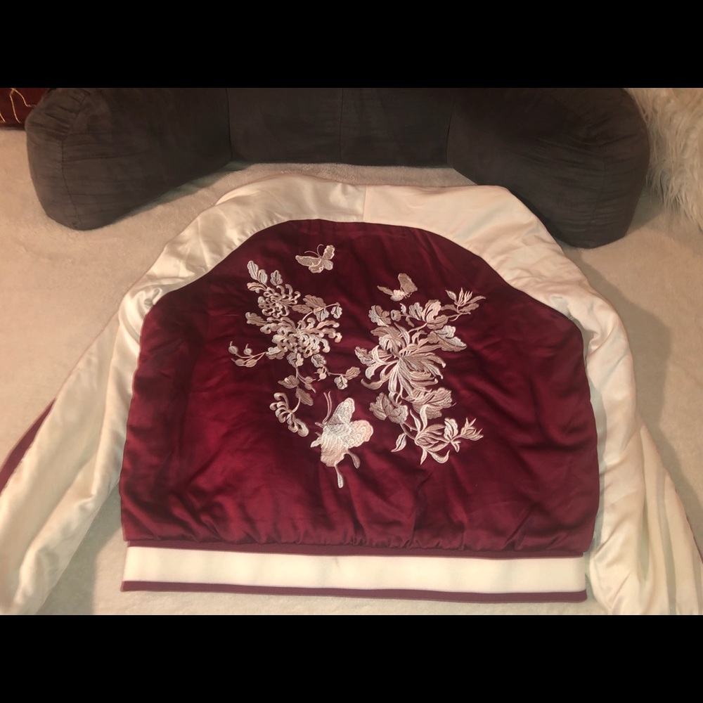 BURGUNDY FLORAL BOMBER JACKET M